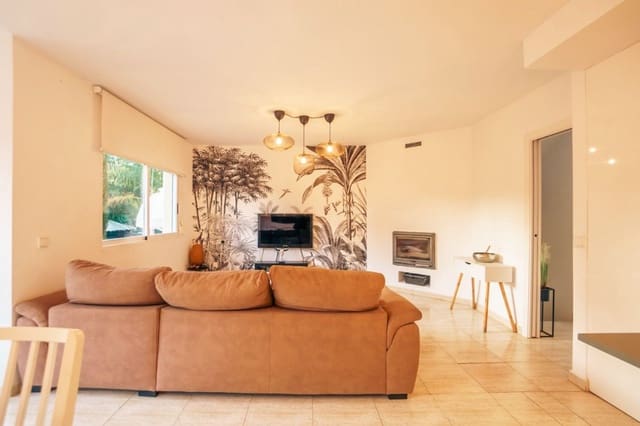 2 bedroom Villa for sale in La Nucia with pool garage - € 329,000 (Ref: 9526136)