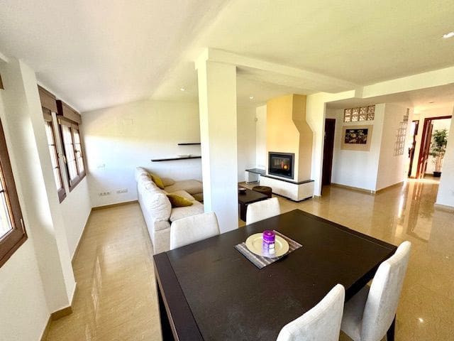 3 makuuhuone Kattohuoneisto vuokrattavana paikassa Altea mukana uima-altaan 
autotalli - 1 600 € (Ref: 9564325)