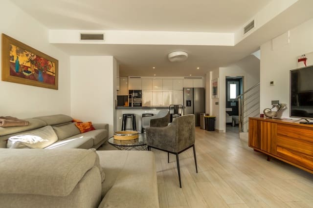 Chalet de 4 habitaciones en Finestrat en venta con piscina garaje - 549.000 € (Ref: 9741490)