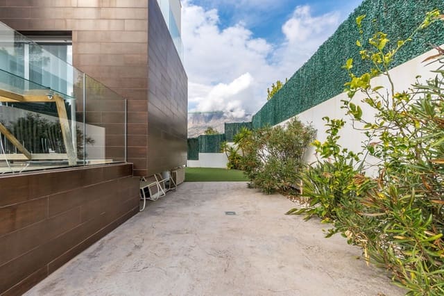 Chalet de 4 habitaciones en Finestrat en venta con piscina garaje - 549.000 € (Ref: 9741490)