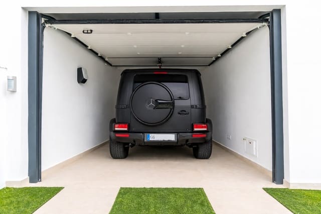 4 makuuhuone Huvila myytävänä paikassa Albir, Alfaz del Pi / L'Alfàs del Pi mukana uima-altaan 
autotalli - 1 195 000 € (Ref: 9770289)