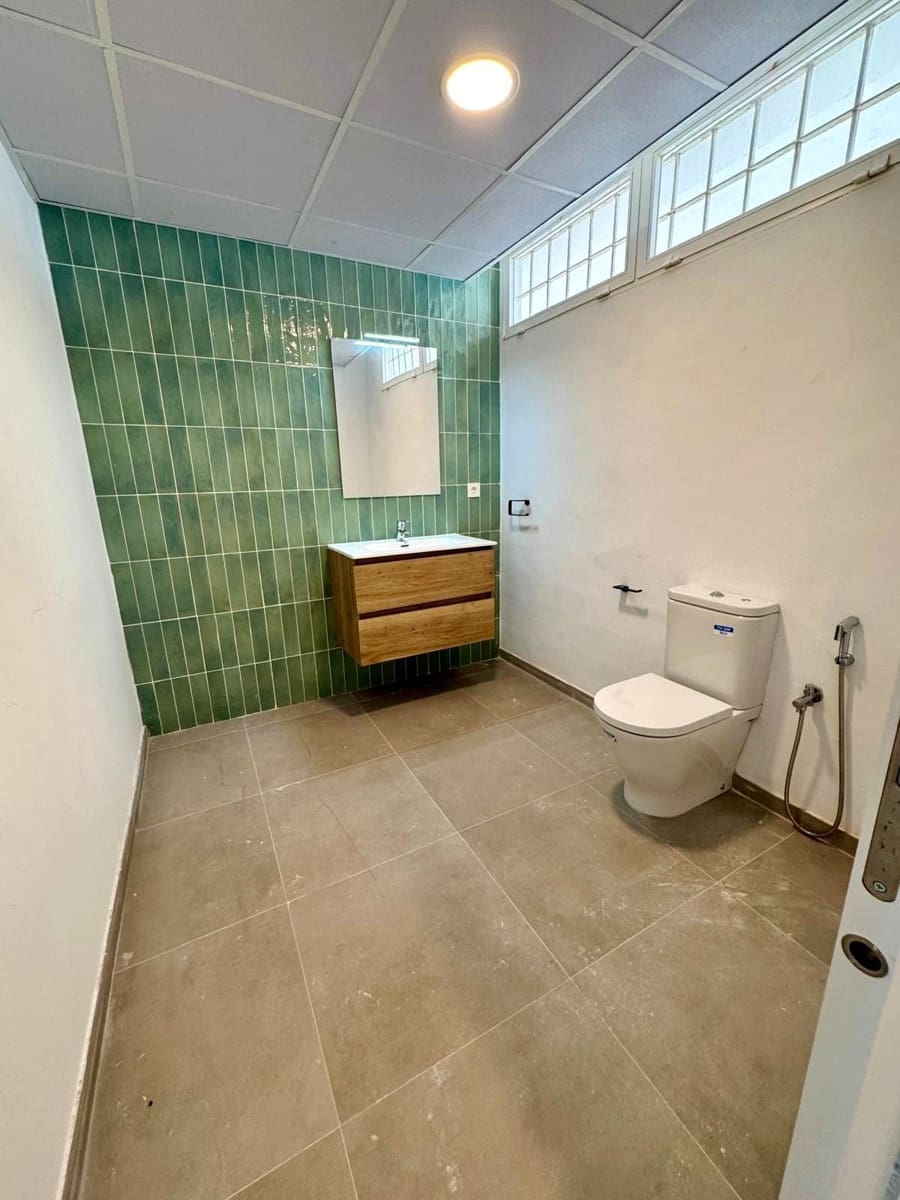 Commercial for rent in Altea - € 950 (Ref: 9827006)