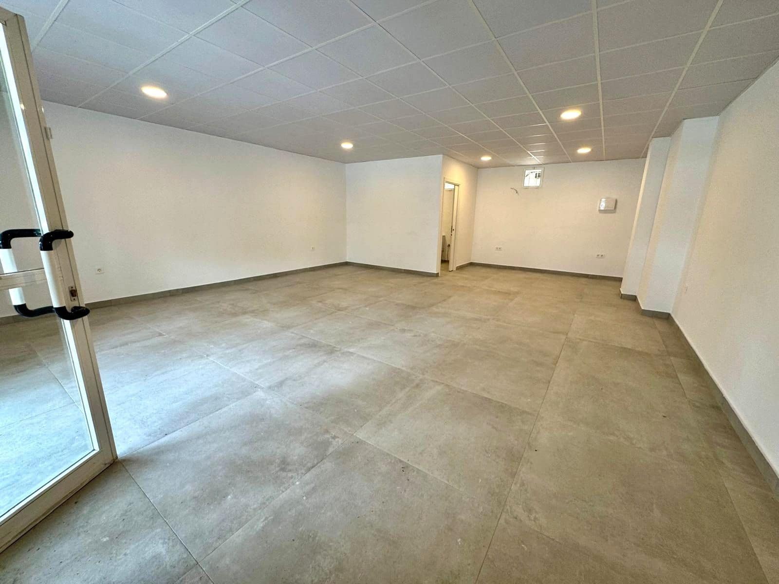 Commercial for rent in Altea - € 950 (Ref: 9827006)