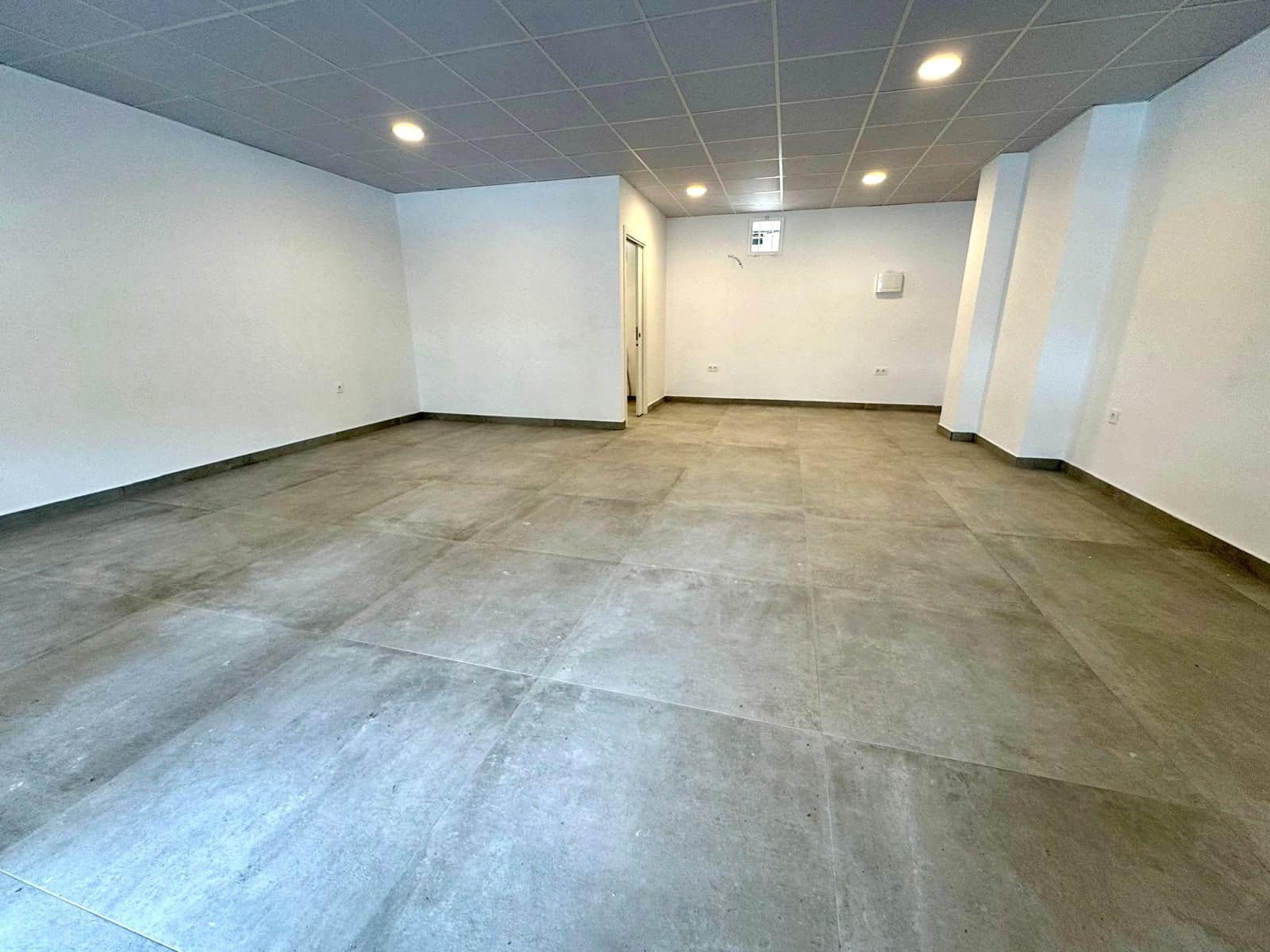 Commercial for rent in Altea - € 950 (Ref: 9827006)