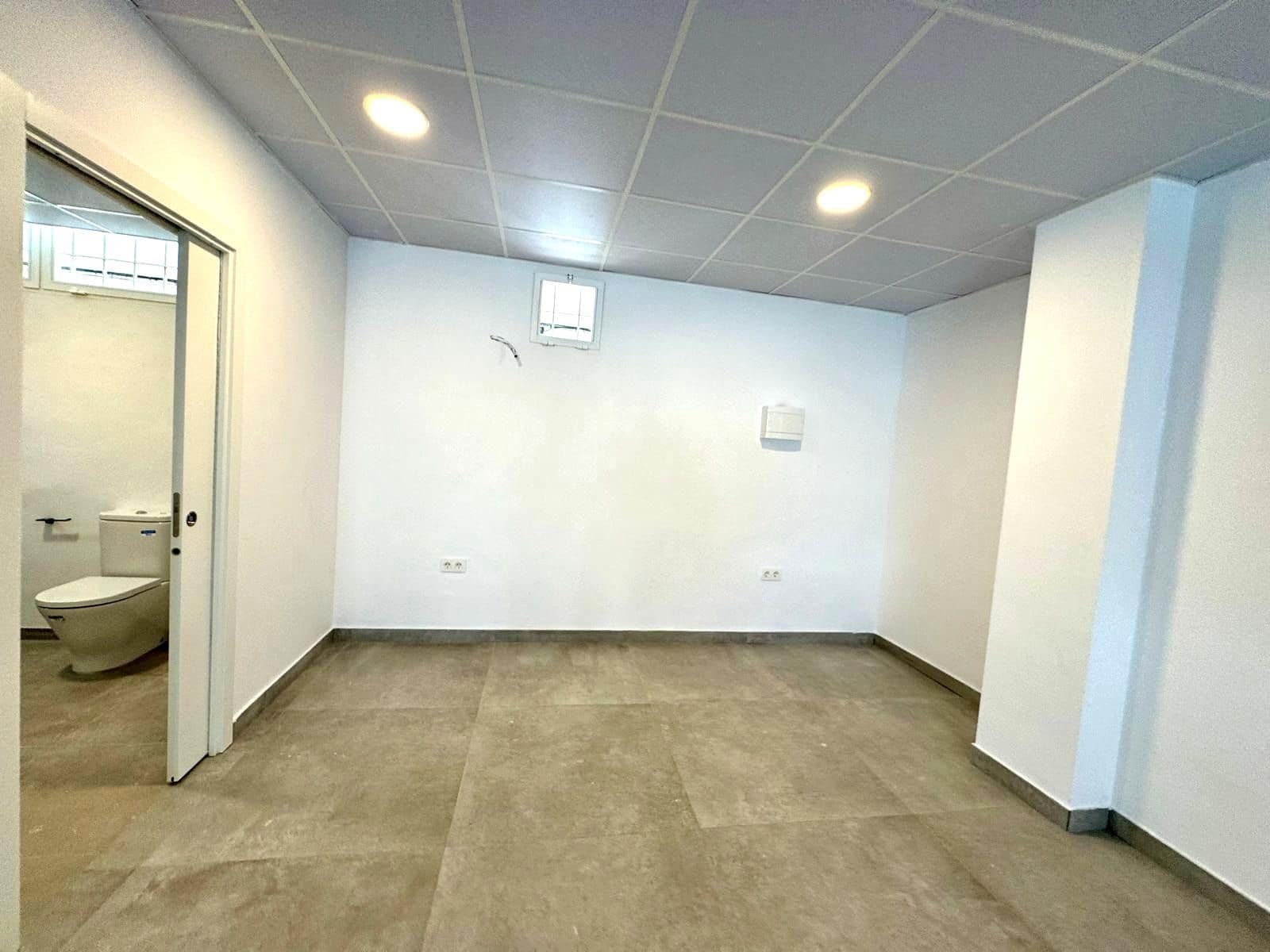 Commercial for rent in Altea - € 950 (Ref: 9827006)