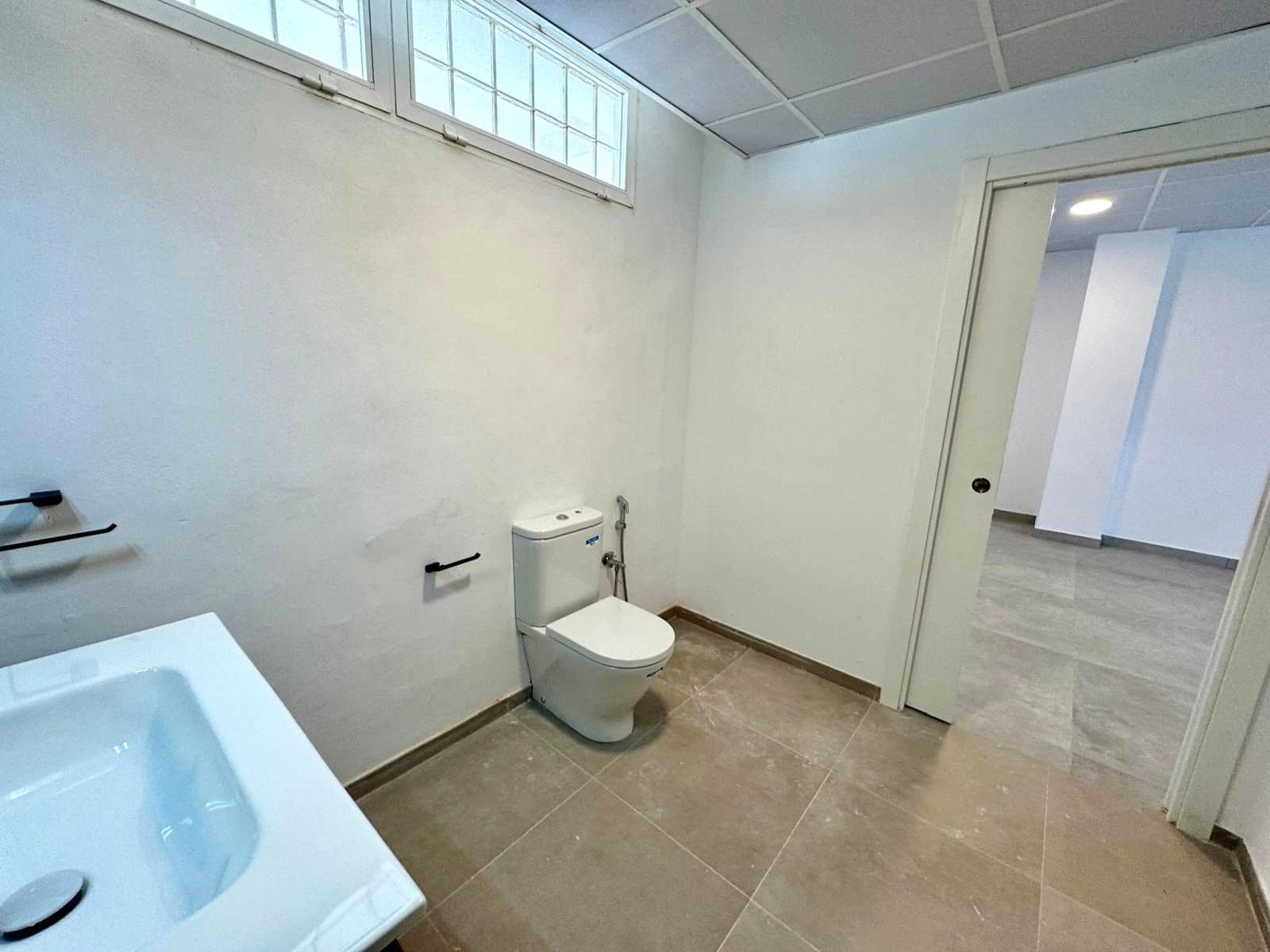 Commercial for rent in Altea - € 950 (Ref: 9827006)