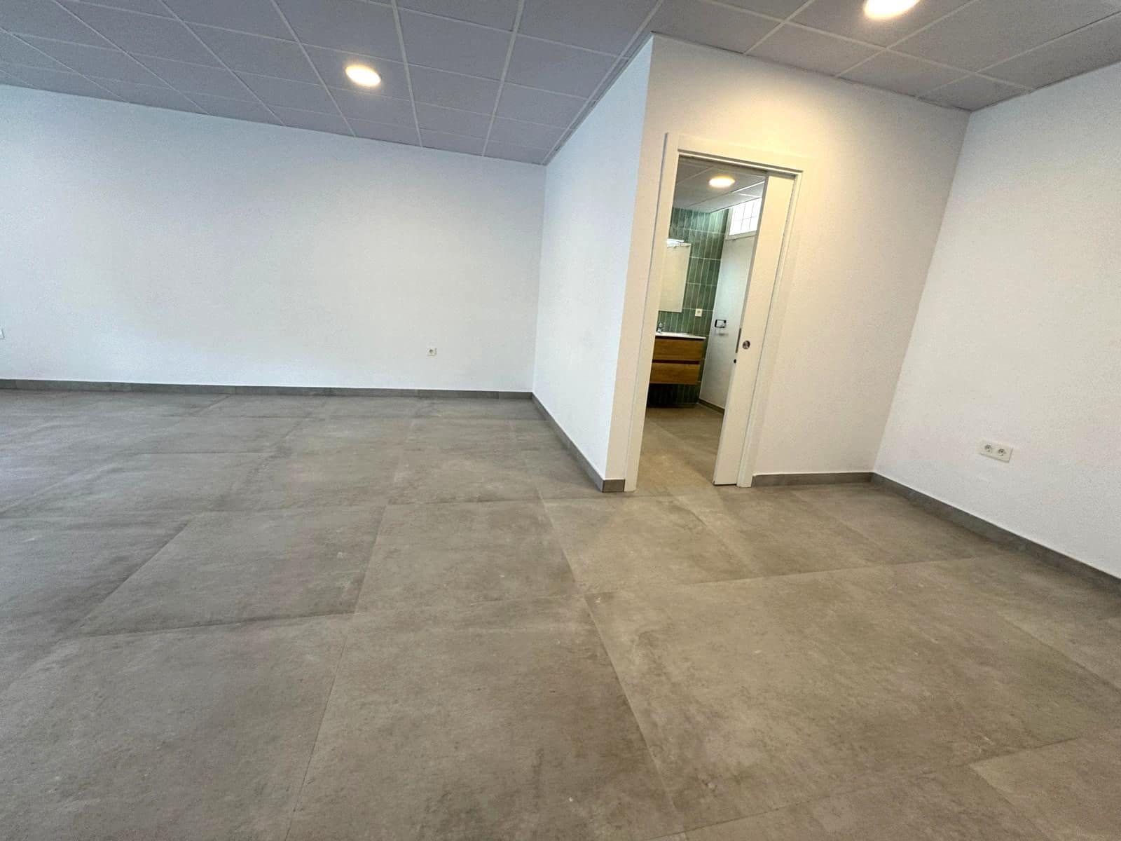 Commercial for rent in Altea - € 950 (Ref: 9827006)