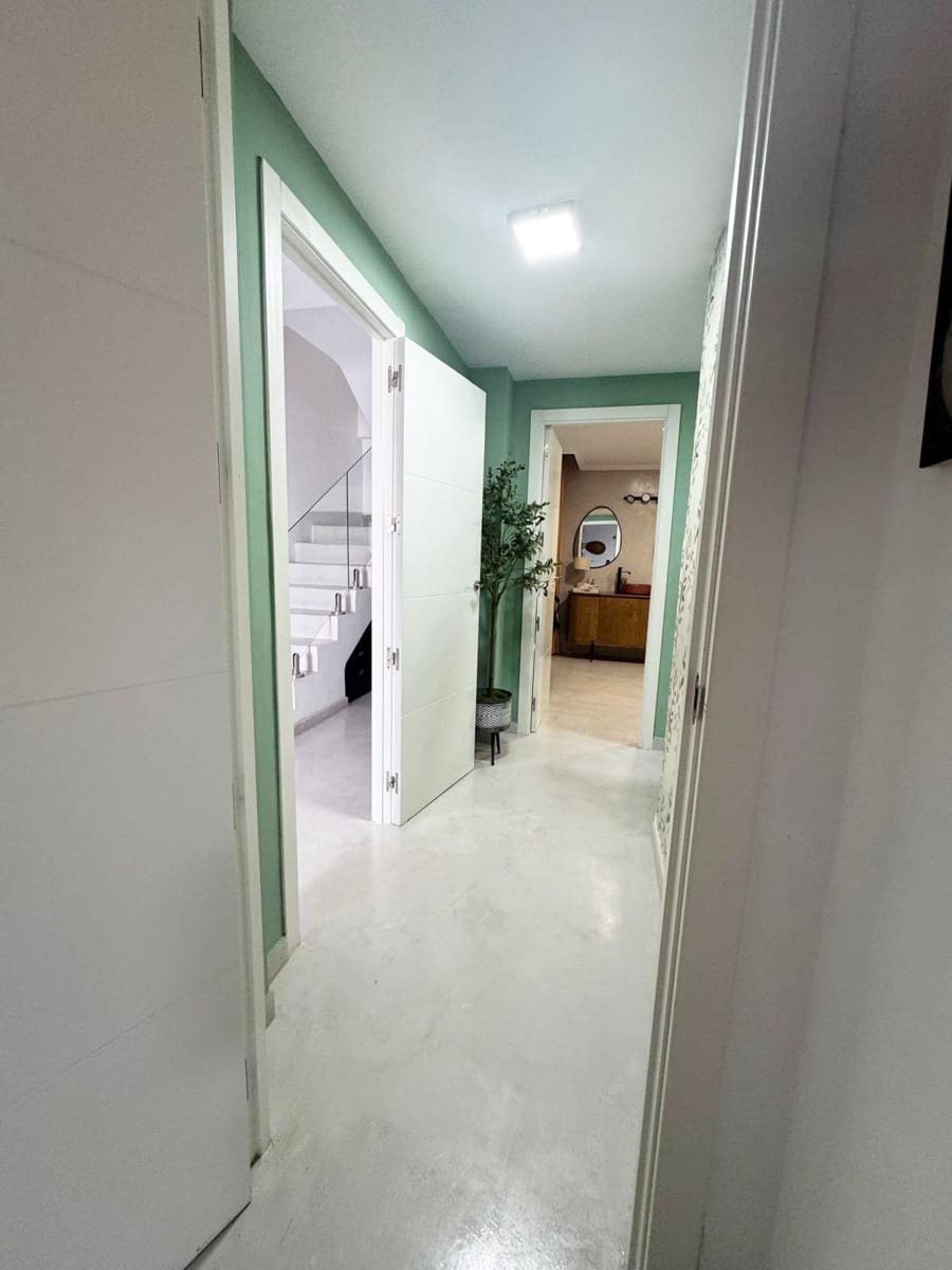 6 bedroom Semi-detached Villa for rent in Alfaz del Pi / L'Alfas del Pi with pool garage - € 2,600 (Ref: 9833255)