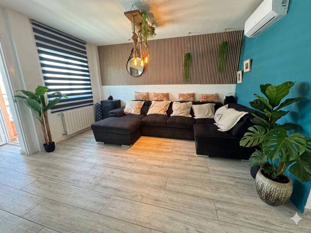 6 bedroom Semi-detached Villa for rent in Alfaz del Pi / L'Alfas del Pi with pool garage - € 2,600 (Ref: 9833255)