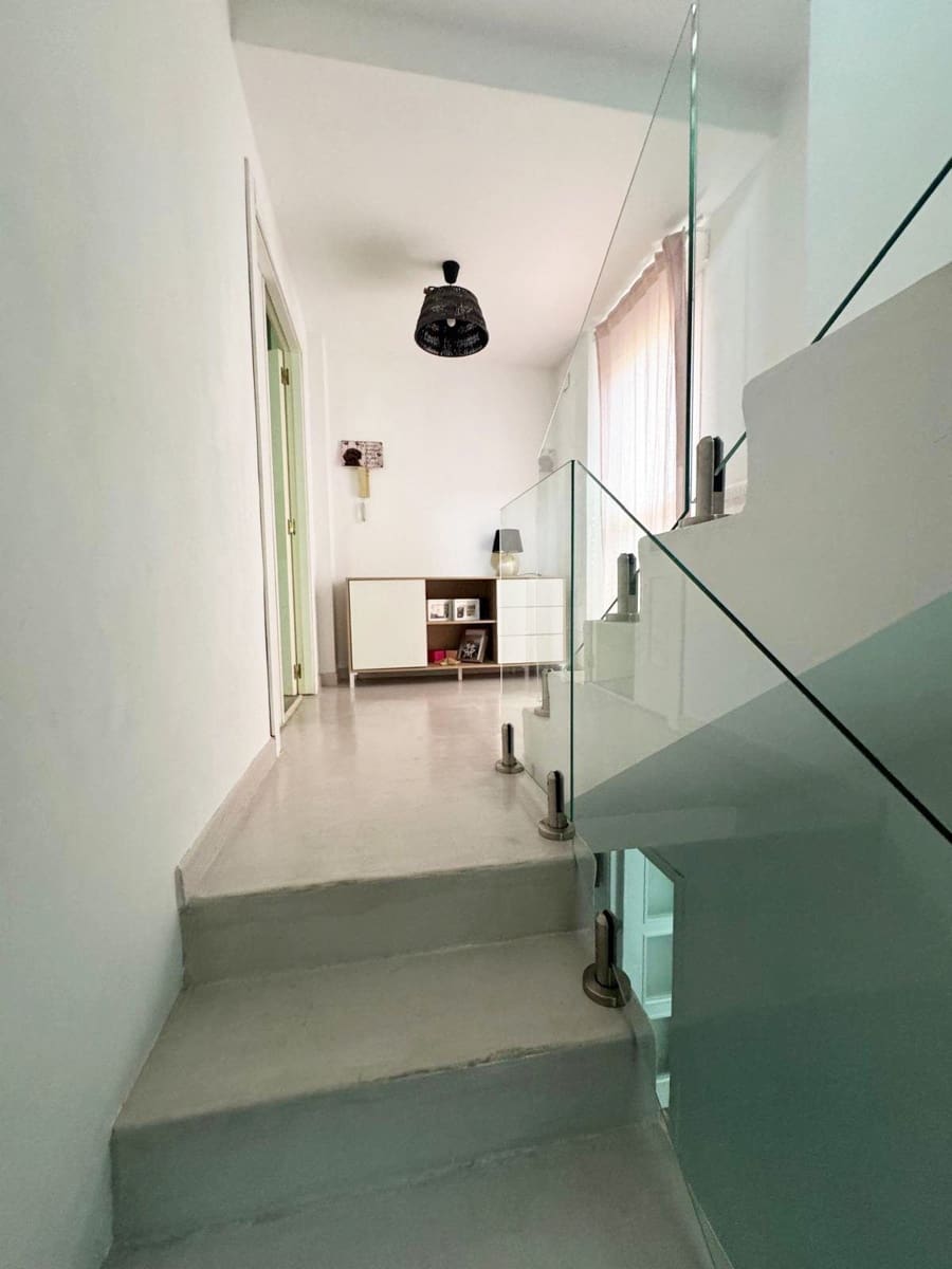 6 bedroom Semi-detached Villa for rent in Alfaz del Pi / L'Alfas del Pi with pool garage - € 2,600 (Ref: 9833255)