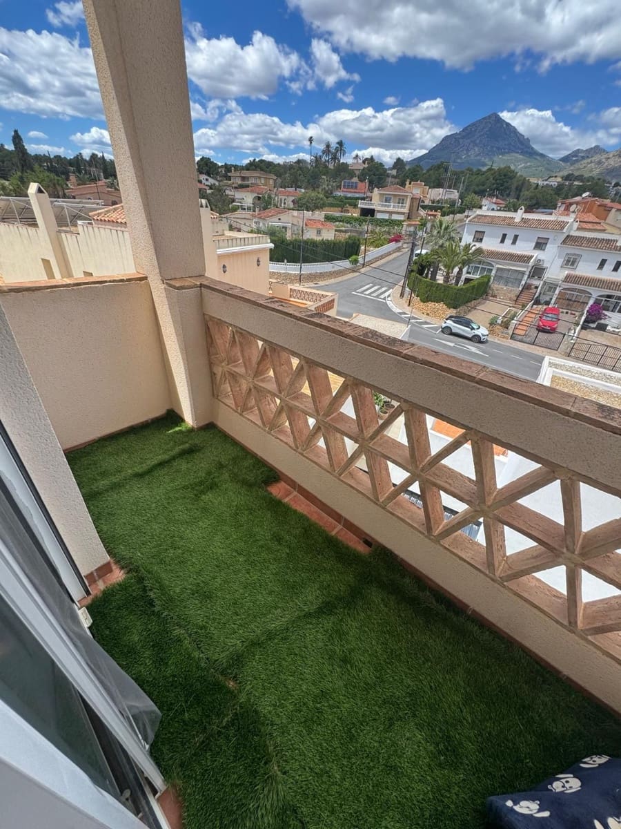 6 bedroom Semi-detached Villa for rent in Alfaz del Pi / L'Alfas del Pi with pool garage - € 2,600 (Ref: 9833255)