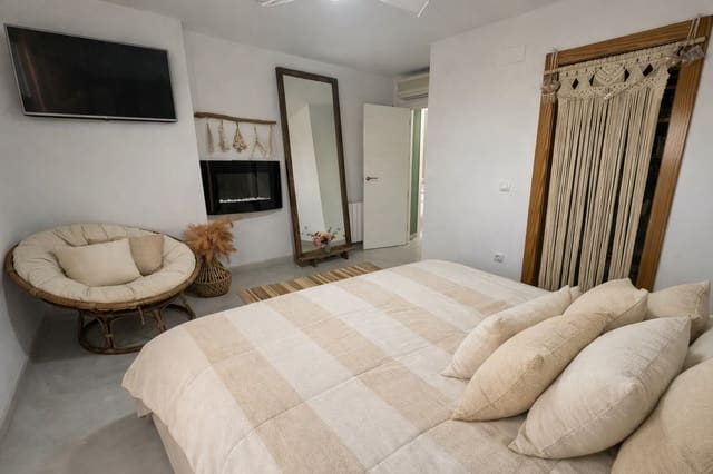 6 bedroom Semi-detached Villa for rent in Alfaz del Pi / L'Alfàs del Pi with pool garage - € 2,600 (Ref: 9833255)