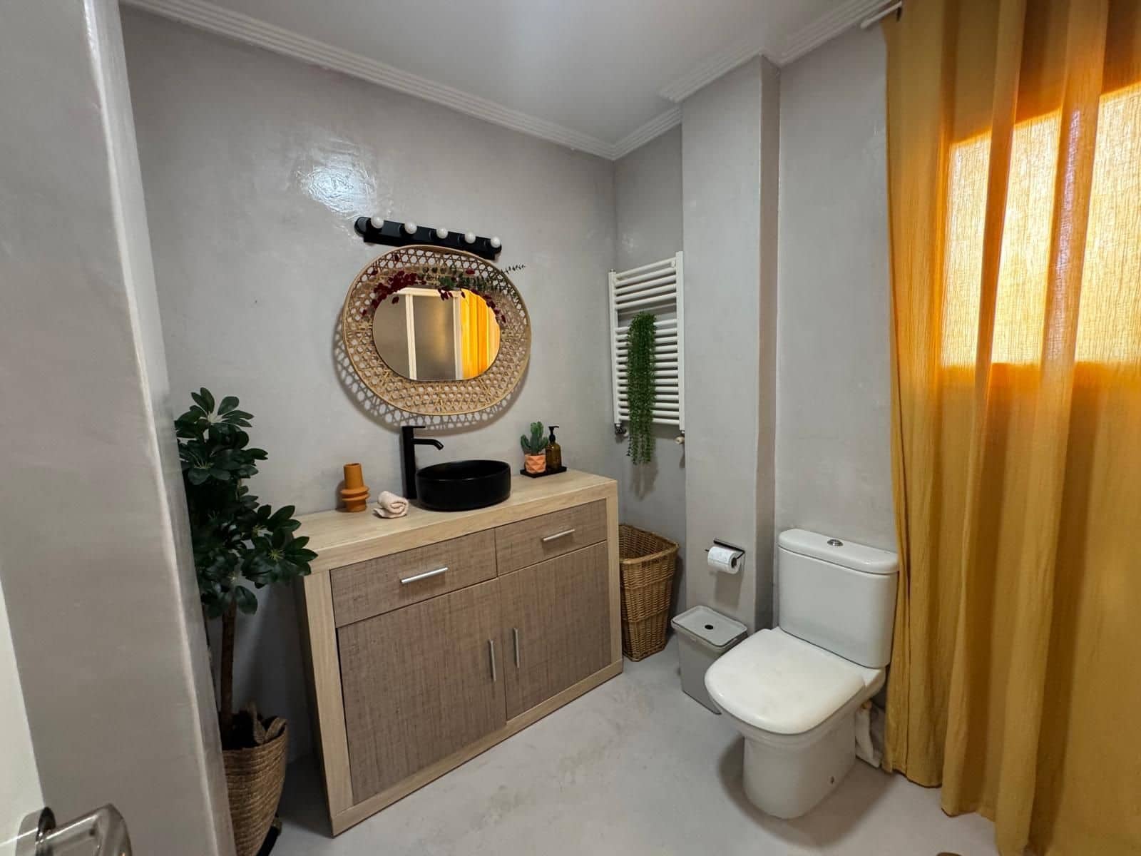 6 bedroom Semi-detached Villa for rent in Alfaz del Pi / L'Alfas del Pi with pool garage - € 2,600 (Ref: 9833255)