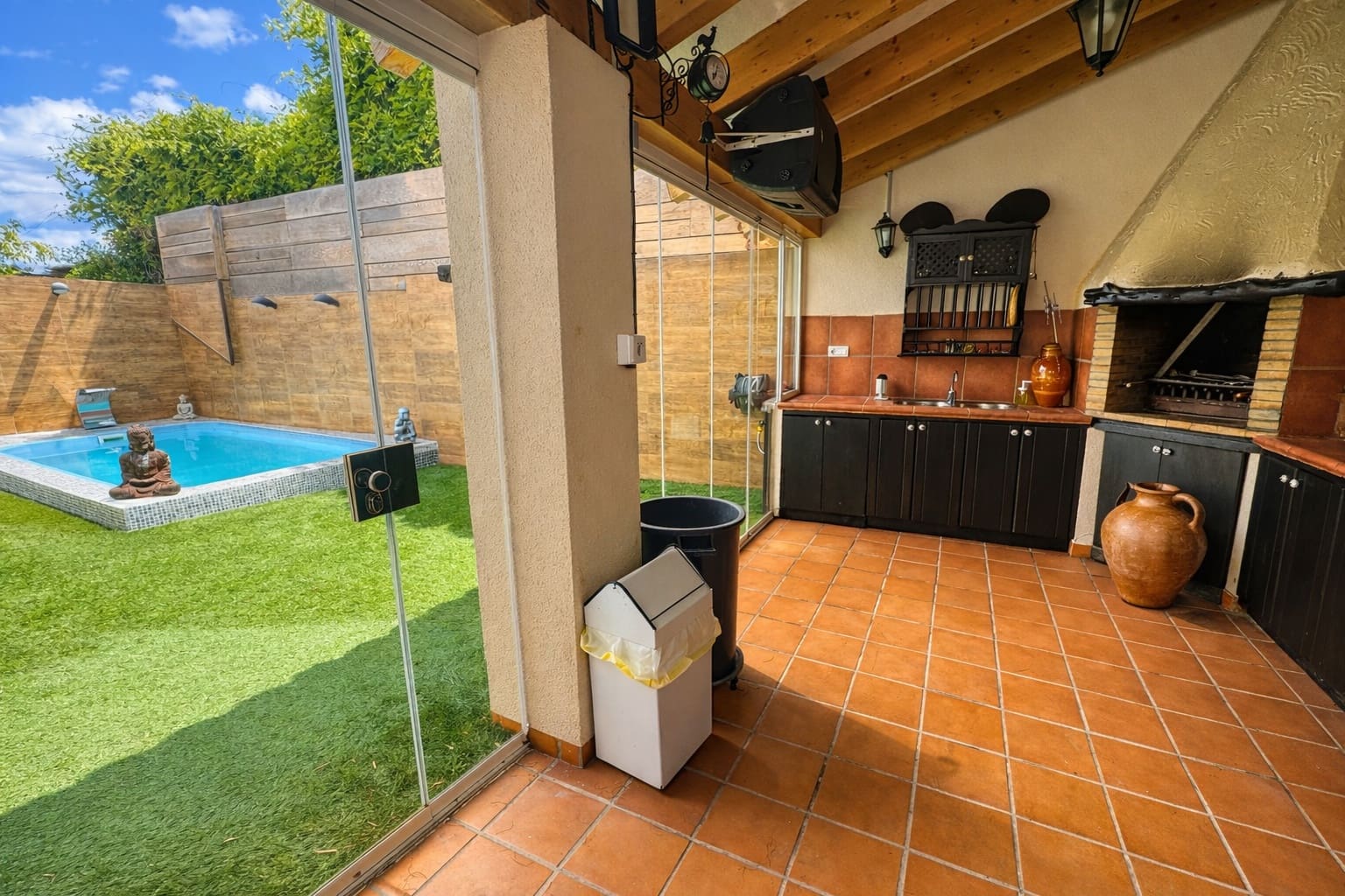 6 bedroom Semi-detached Villa for rent in Alfaz del Pi / L'Alfas del Pi with pool garage - € 2,600 (Ref: 9833255)