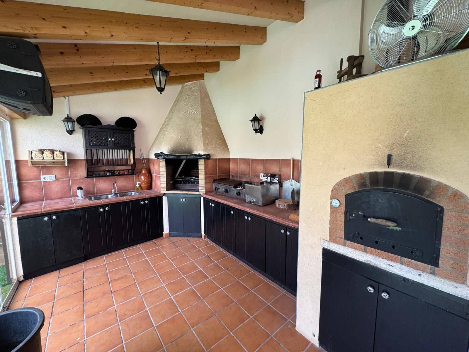 6 bedroom Semi-detached Villa for rent in Alfaz del Pi / L'Alfas del Pi with pool garage - € 2,600 (Ref: 9833255)