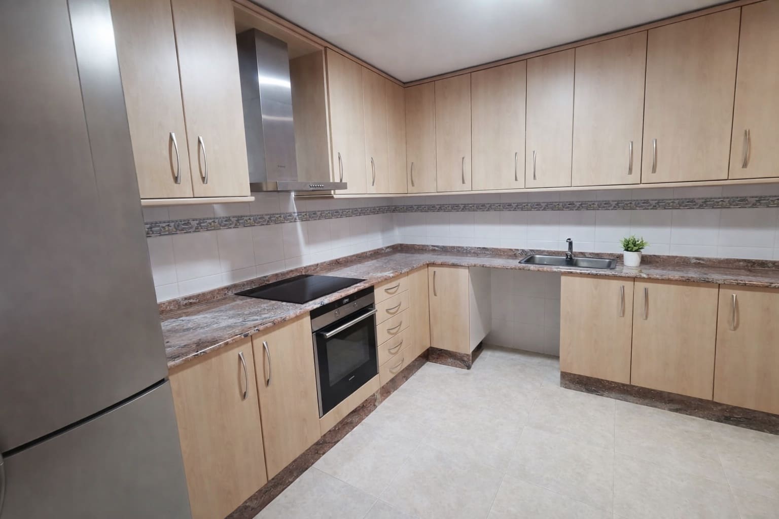 4 bedroom Apartment for rent in La Nucia - € 950 (Ref: 9835183)