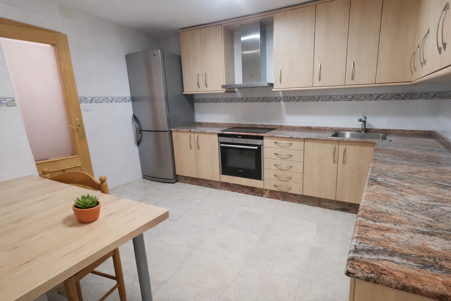 4 bedroom Apartment for rent in La Nucia - € 950 (Ref: 9835183)