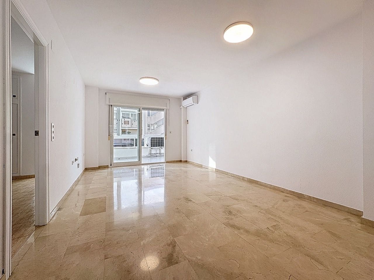 2 soverom Leilighet til salgs i Albir med svømmebasseng garasje - € 369 000 (Ref: 9844829)