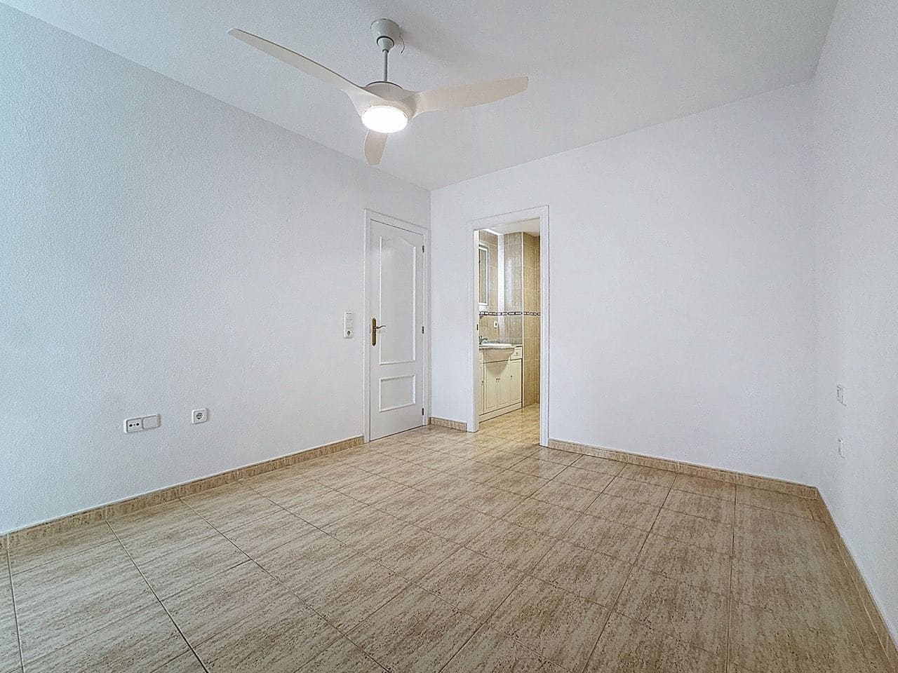 2 soverom Leilighet til salgs i Albir med svømmebasseng garasje - € 369 000 (Ref: 9844829)