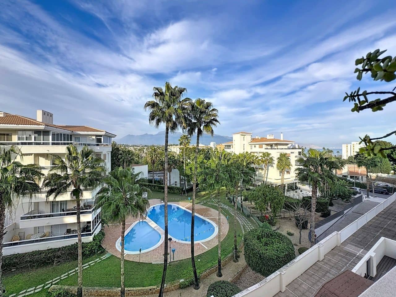 2 soverom Leilighet til salgs i Albir med svømmebasseng garasje - € 369 000 (Ref: 9844829)