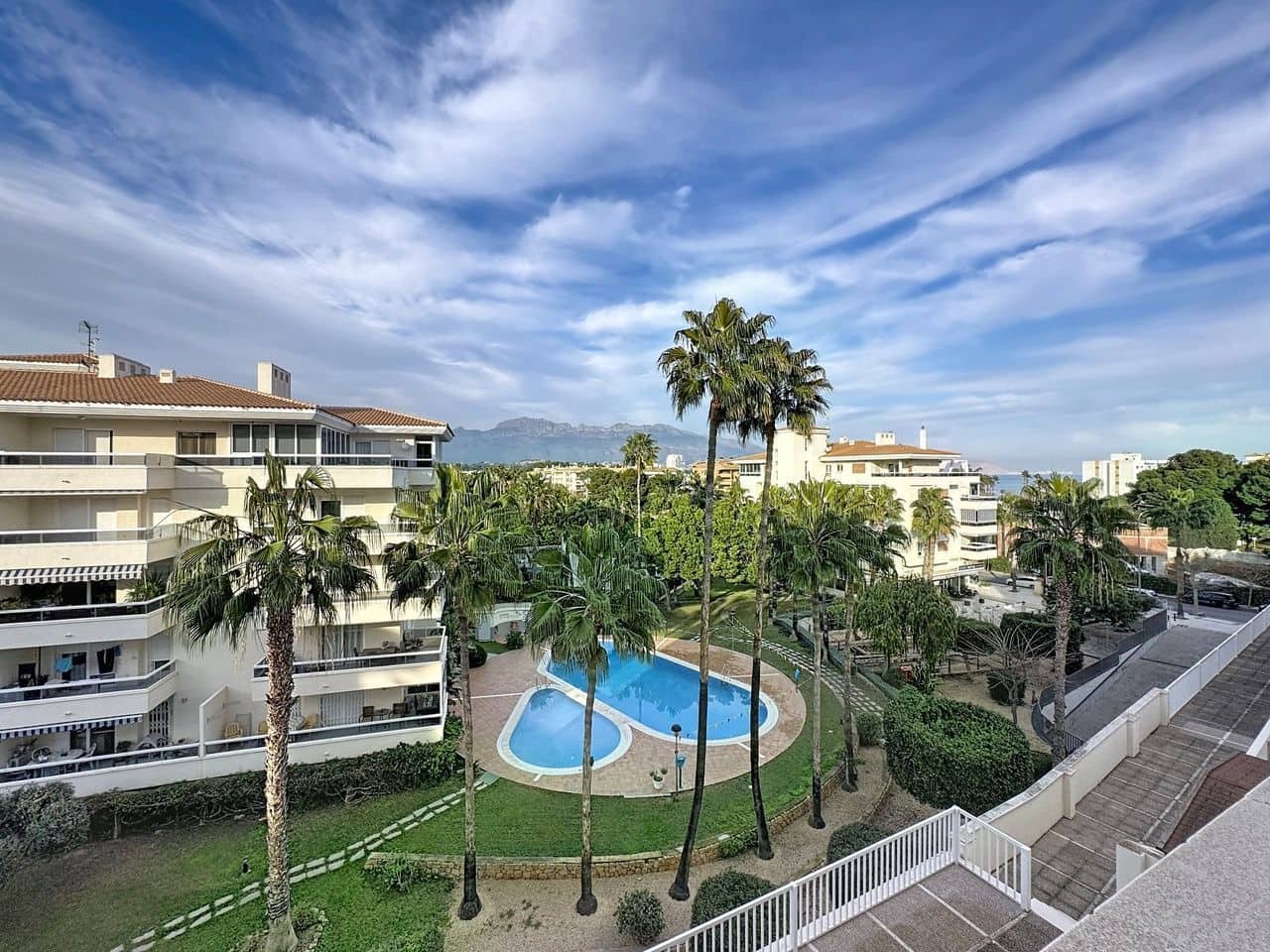 2 soverom Leilighet til salgs i Albir med svømmebasseng garasje - € 369 000 (Ref: 9844829)