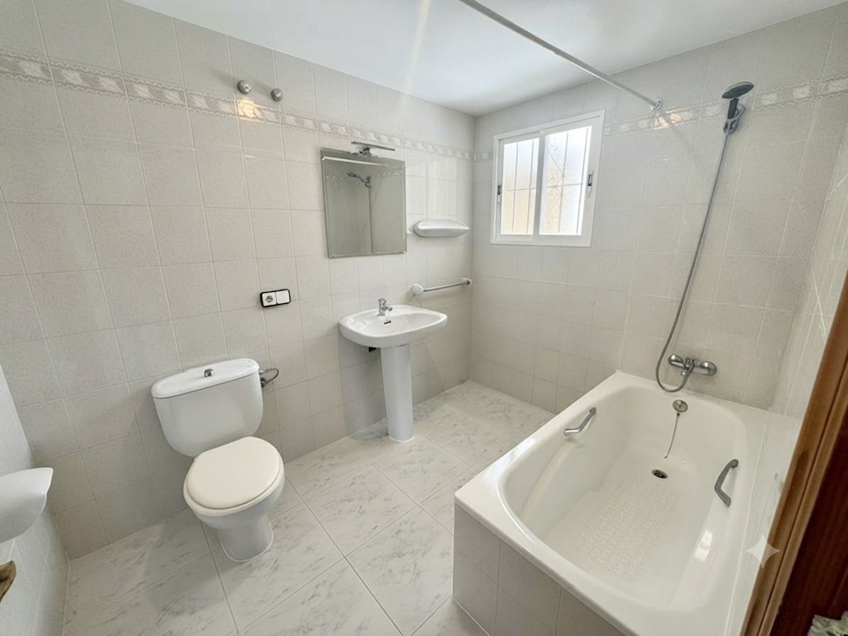 3 bedroom Townhouse for rent in Altea - € 900 (Ref: 9935491)