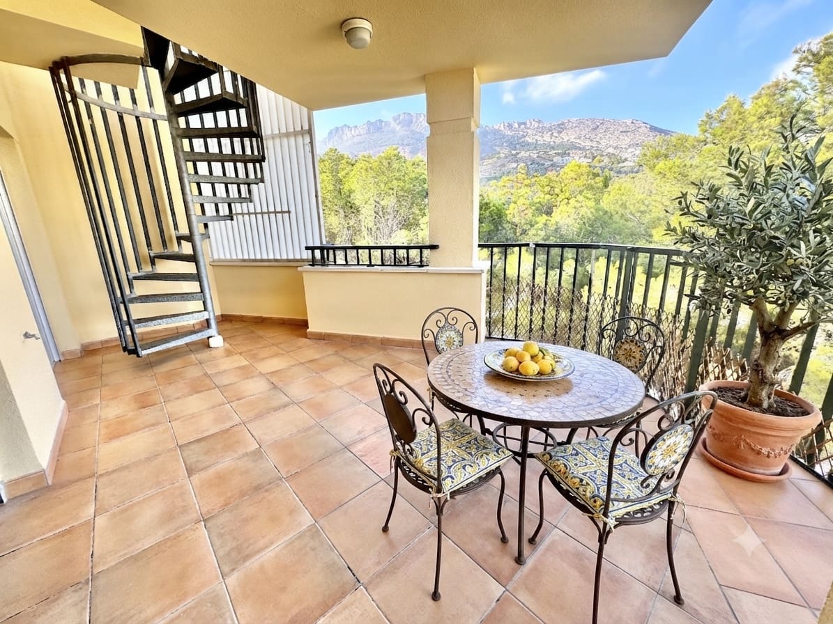 3 bedroom Penthouse for sale in Altea with pool garage - € 460,000 (Ref: 9956754)