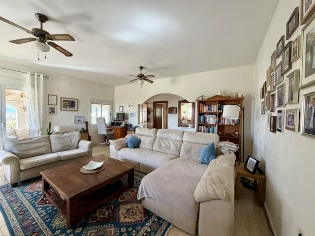 3 slaapkamer Villa te koop in Uleila del Campo met zwembad garage - € 379.950 (Ref: 10060522)
