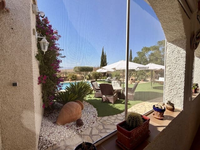 3 slaapkamer Villa te koop in Uleila del Campo met zwembad garage - € 379.950 (Ref: 10060522)