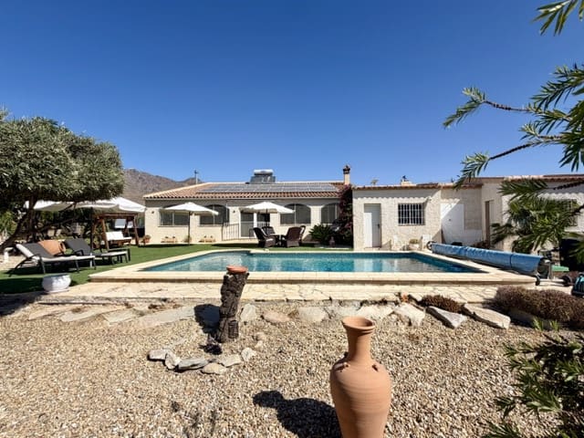 Chalet de 3 habitaciones en Uleila del Campo en venta con piscina garaje - 379.950 € (Ref: 10060522)