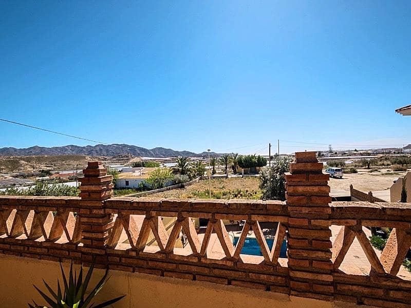 5 soveværelse Villa til salg i Cuevas del Almanzora med swimmingpool - € 275.000 (Ref: 5374845)