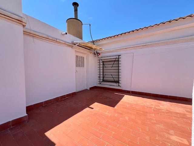 5 bedroom Villa for sale in Lubrin - € 240,000 (Ref: 8015552)