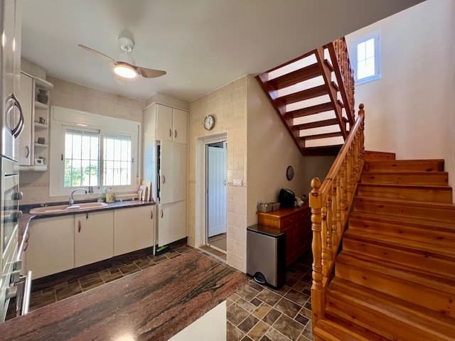 3 soveværelse Villa til salg i Cariatiz med swimmingpool - € 229.950 (Ref: 8891276)