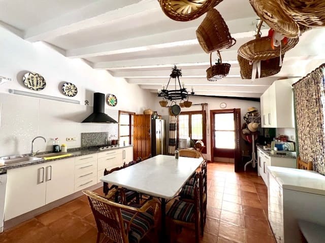 6 soveværelse Finca/Landehus til salg i Lubrin med swimmingpool - € 495.950 (Ref: 8911496)