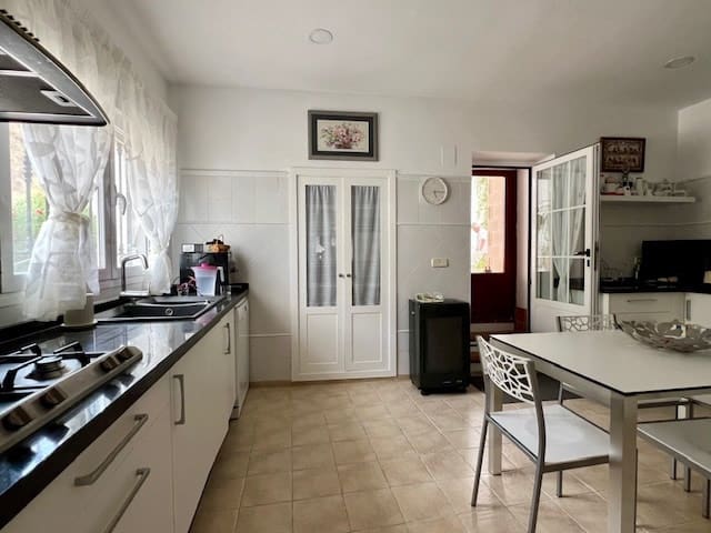 6 soveværelse Finca/Landehus til salg i Lubrin med swimmingpool - € 495.950 (Ref: 8911496)