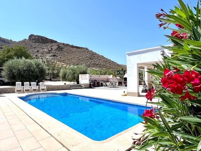 6 soveværelse Finca/Landehus til salg i Lubrin med swimmingpool - € 495.950 (Ref: 8911496)