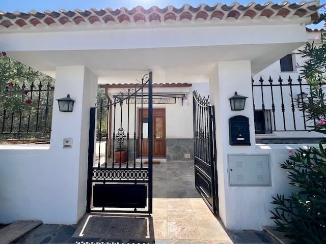 6 soveværelse Finca/Landehus til salg i Lubrin med swimmingpool - € 495.950 (Ref: 8911496)