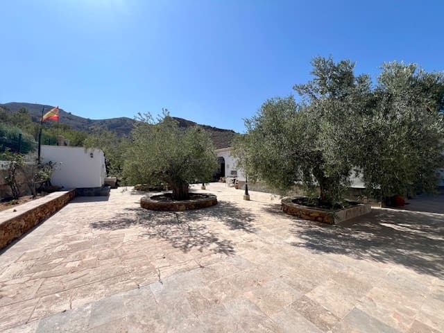 6 soveværelse Finca/Landehus til salg i Lubrin med swimmingpool - € 495.950 (Ref: 8911496)