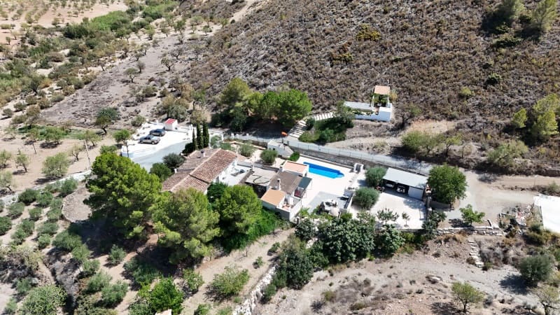 6 soveværelse Finca/Landehus til salg i Lubrin med swimmingpool - € 495.950 (Ref: 8911496)