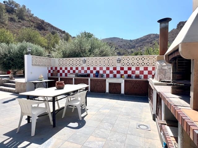 6 soveværelse Finca/Landehus til salg i Lubrin med swimmingpool - € 495.950 (Ref: 8911496)