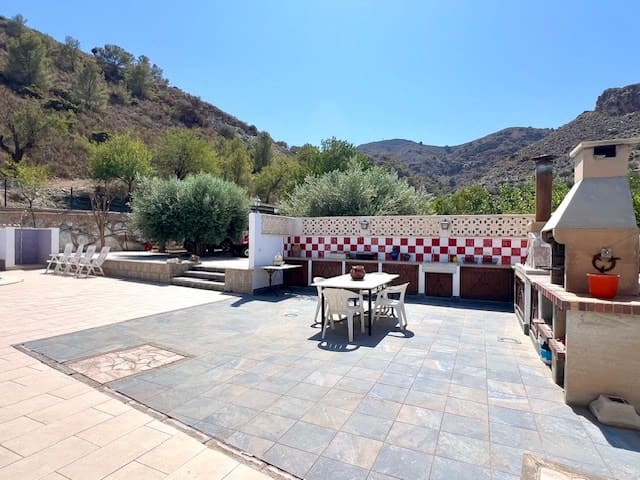 6 soveværelse Finca/Landehus til salg i Lubrin med swimmingpool - € 495.950 (Ref: 8911496)