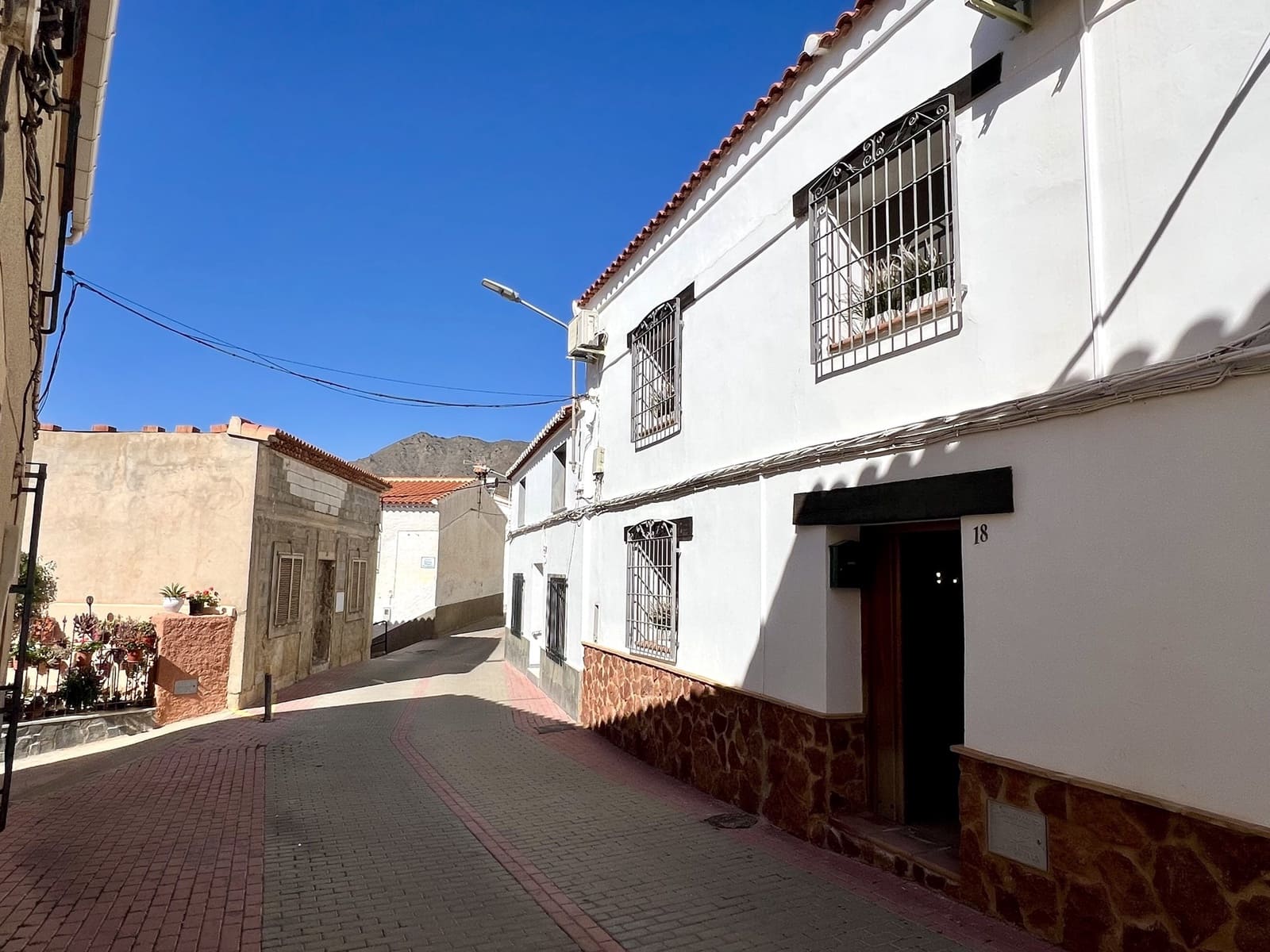 8 slaapkamer Huis te koop in Uleila del Campo - € 190.000 (Ref: 9130558)