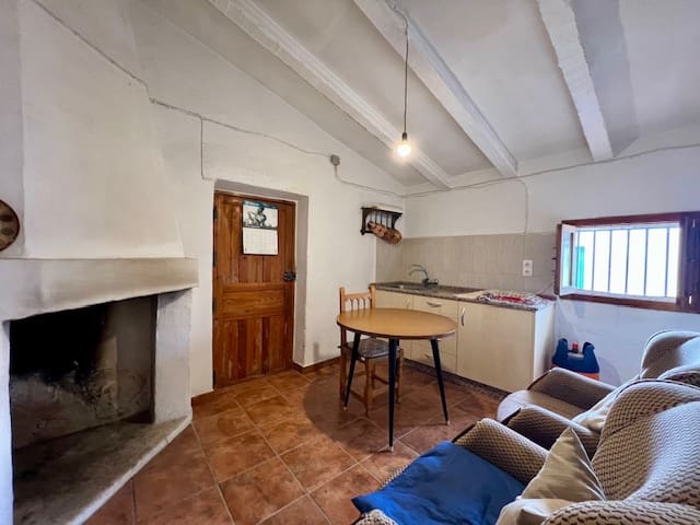 5 bedroom Finca/Country House for sale in Lubrin - € 140,000 (Ref: 9390757)