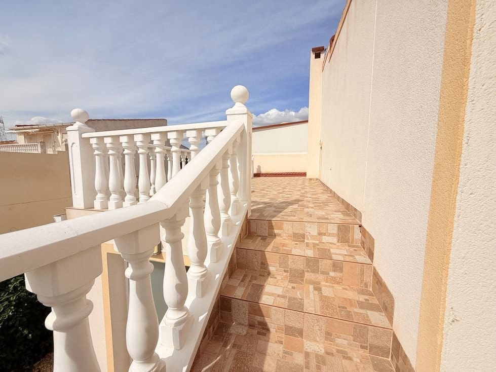 2 slaapkamer Halfvrijstaande villa te koop in Ciudad Quesada - € 175.000 (Ref: 10145213)