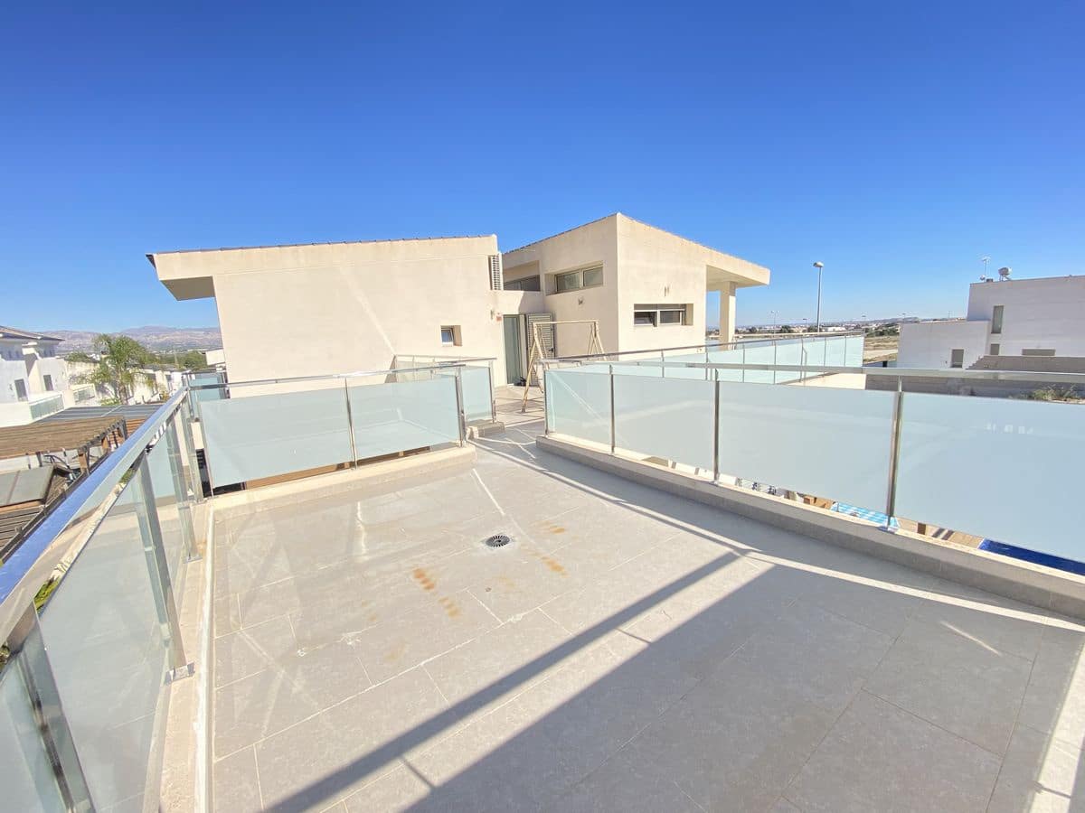 3 soverom Villa til salgs i Cox med svømmebasseng garasje - € 340 000 (Ref: 7367769)