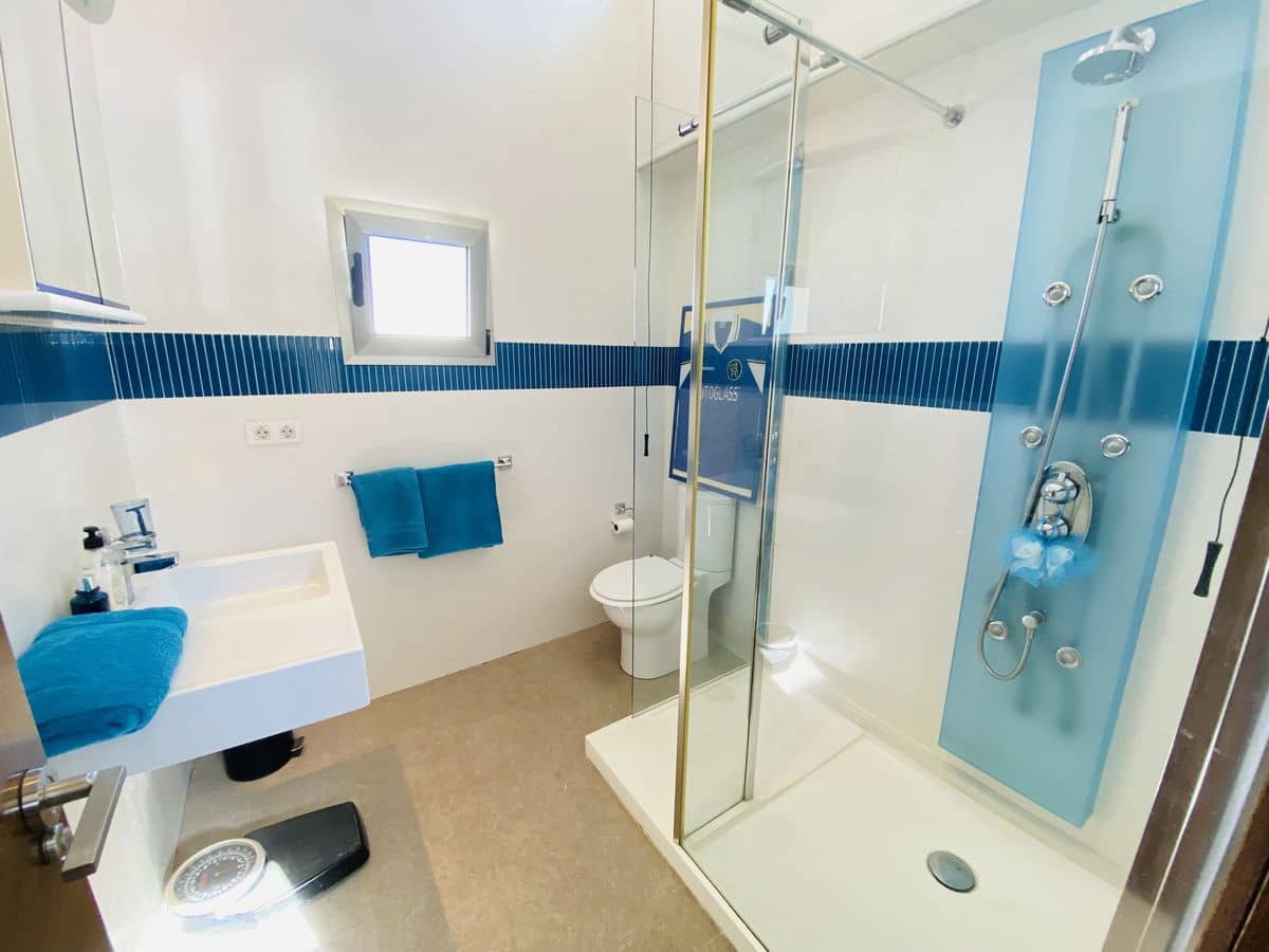 3 sypialnia Willa na sprzedaż w Cox z basenem garażem - 340 000 € (Ref: 7367769)