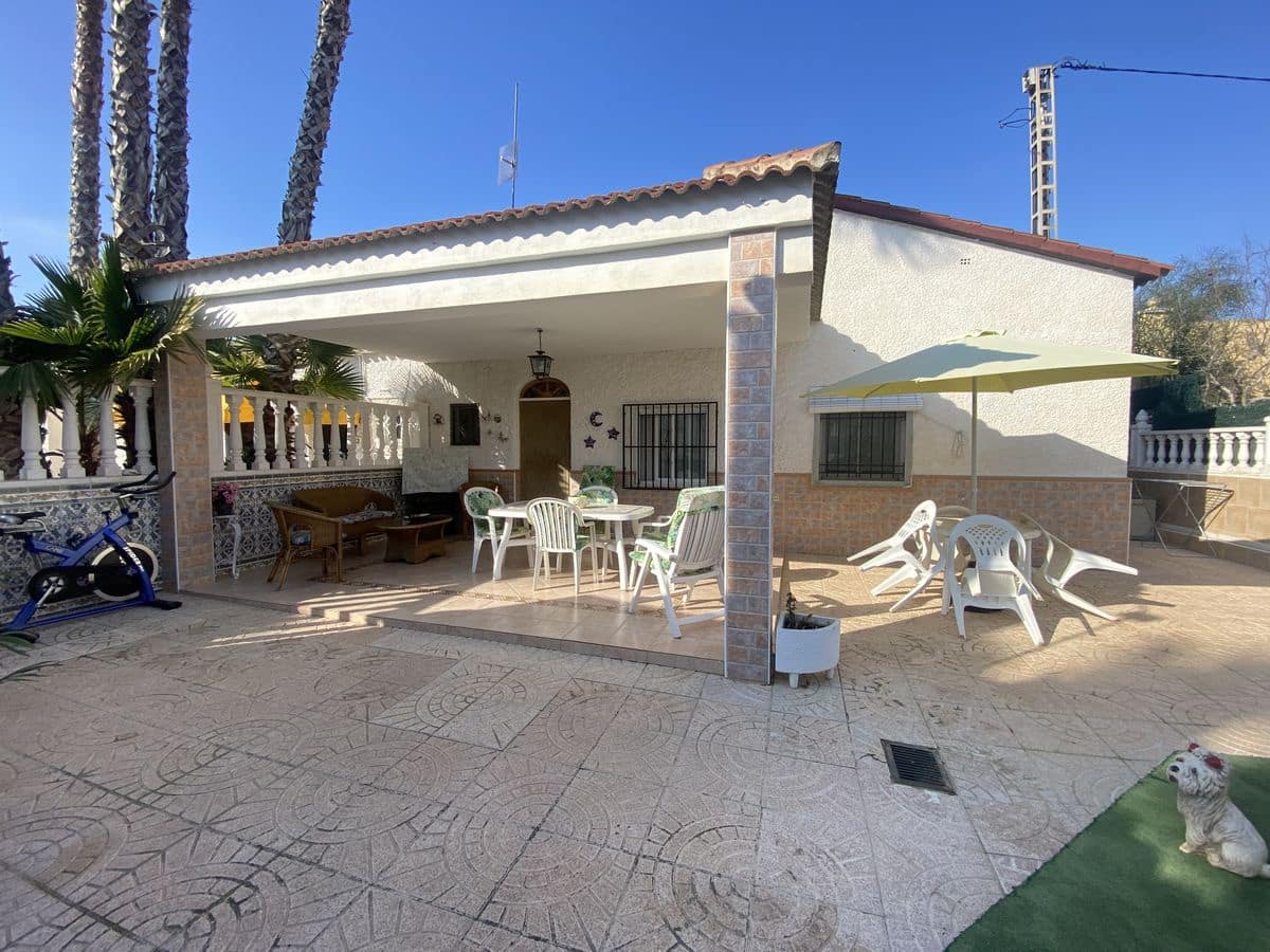 3 soveværelse Finca/Landehus til salg i Algorfa med swimmingpool garage - € 259.950 (Ref: 8788688)