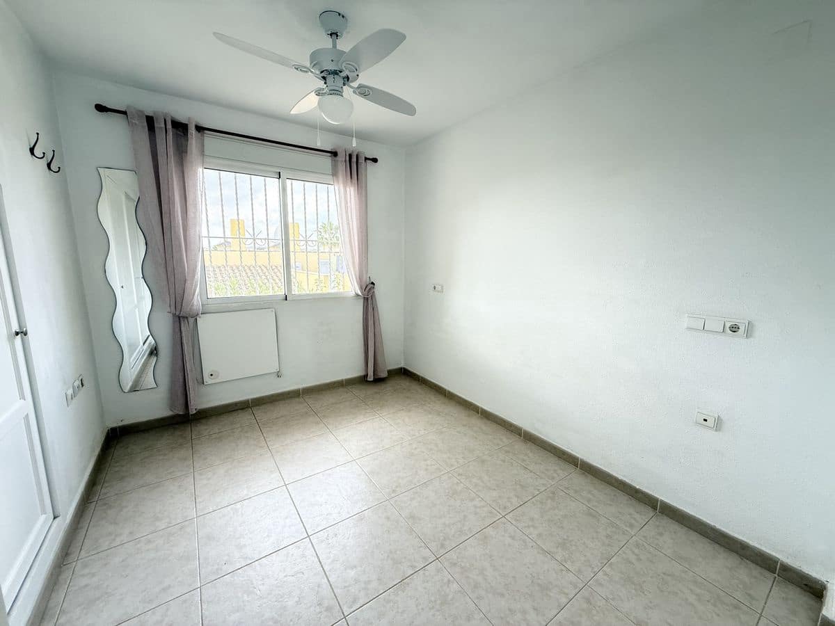 3 soverom Kjedet enebolig til salgs i Benimar med svømmebasseng garasje - € 235 000 (Ref: 9319723)