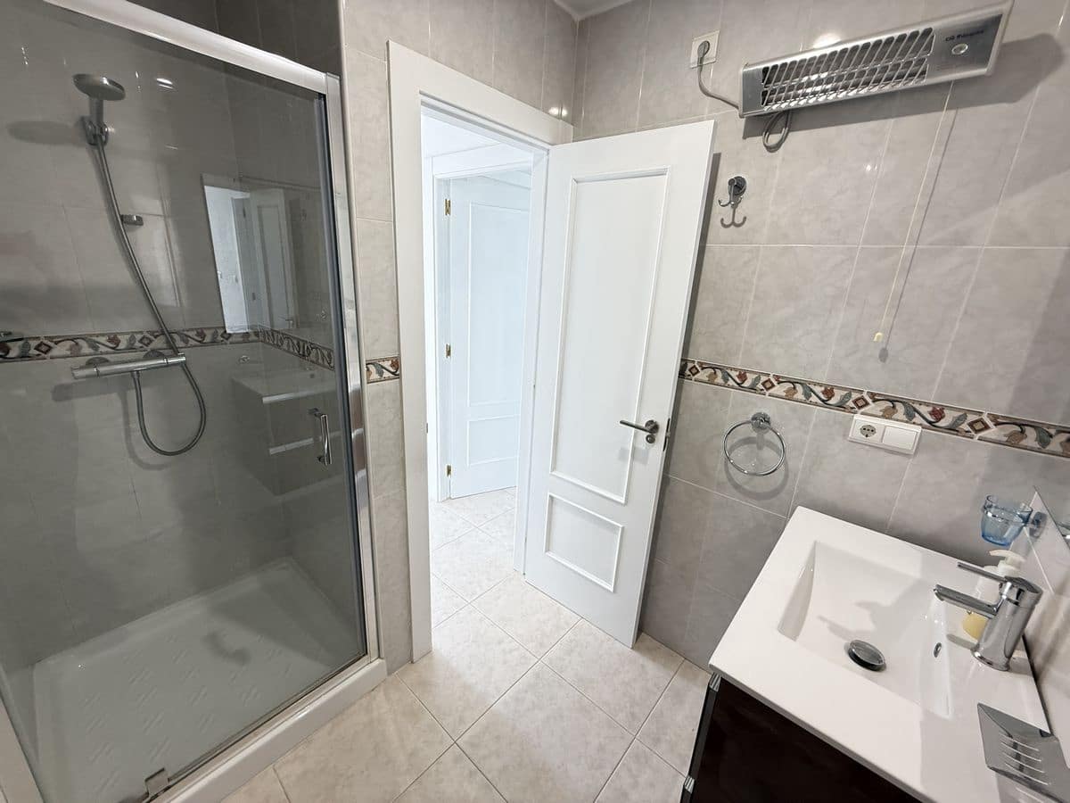 3 soverom Kjedet enebolig til salgs i Benimar med svømmebasseng garasje - € 235 000 (Ref: 9319723)