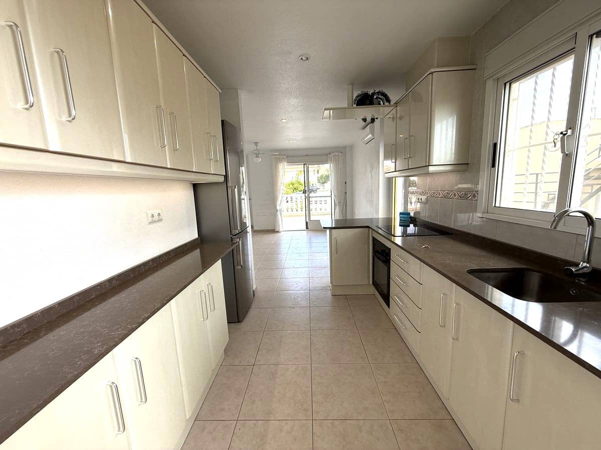 3 soverom Kjedet enebolig til salgs i Benimar med svømmebasseng garasje - € 235 000 (Ref: 9319723)